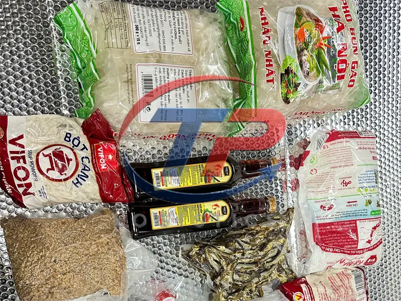 Phở khô, bột canh, nước chấm, cá khô chuẩn bị gửi sang Hàn Quốc