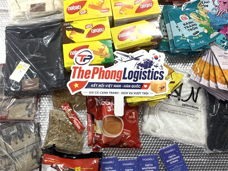 Gửi hàng từ Việt Nam sang Suwon: đồ ăn vặt, cà phê và quần áo đóng gói tại kho Thế Phong